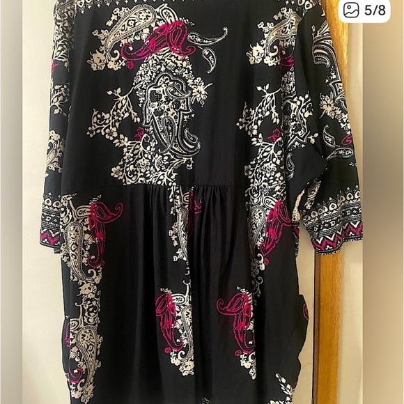 Ulla Popken (Plus 24/26) Black & Cream Crocheted Top w/Pockets & Pink Accents - Picture 7 of 9